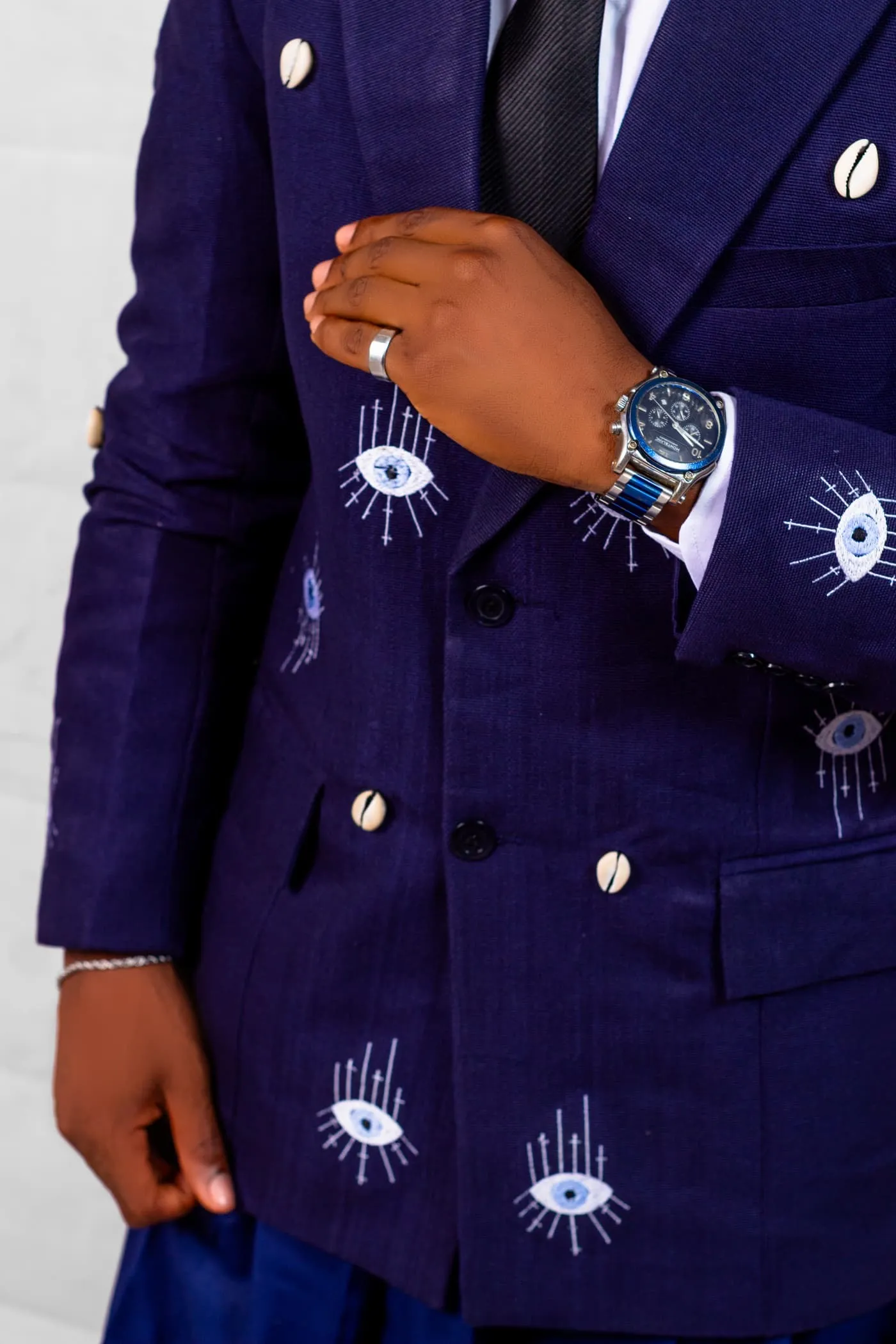 EYINJÚ SUIT - Image 4