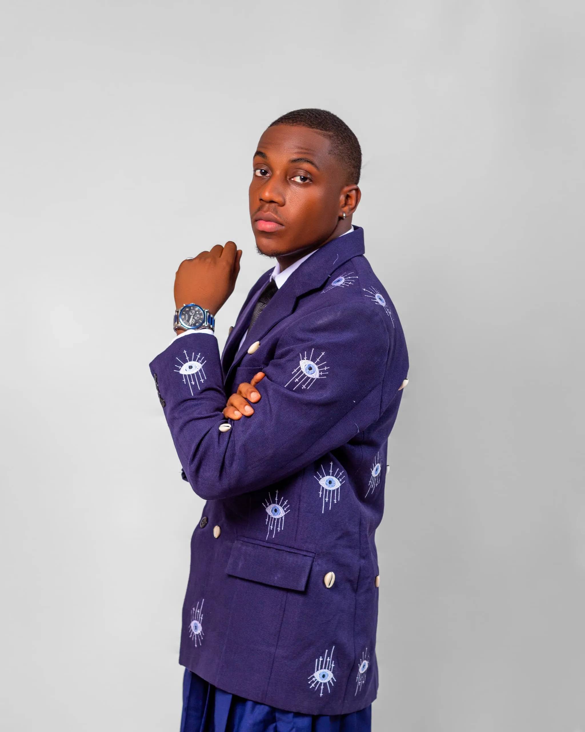 EYINJÚ SUIT - Image 3